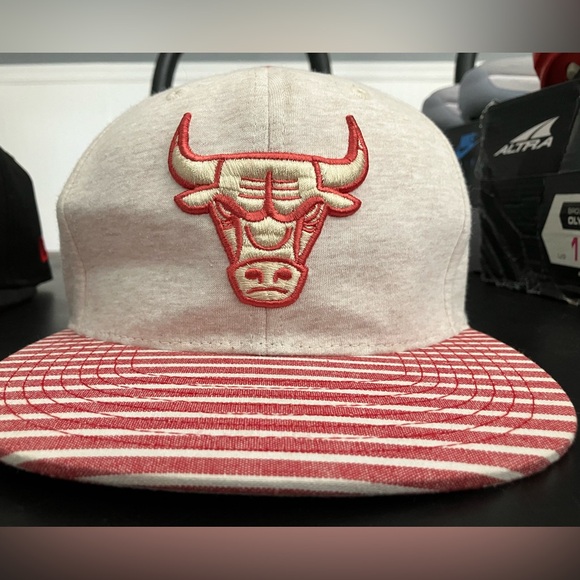 Lot of 5 Chicago Bulls SnapBack Caps Hats! Mitchell + Ness New Era Jordan Nike - Picture 13 of 16
